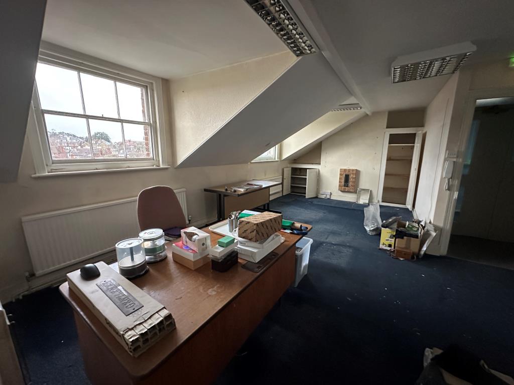 Lot: 37 - SUBSTANTIAL MIXED USE BUILDING WITH POTENTIAL - 10 Tower Road TF Office